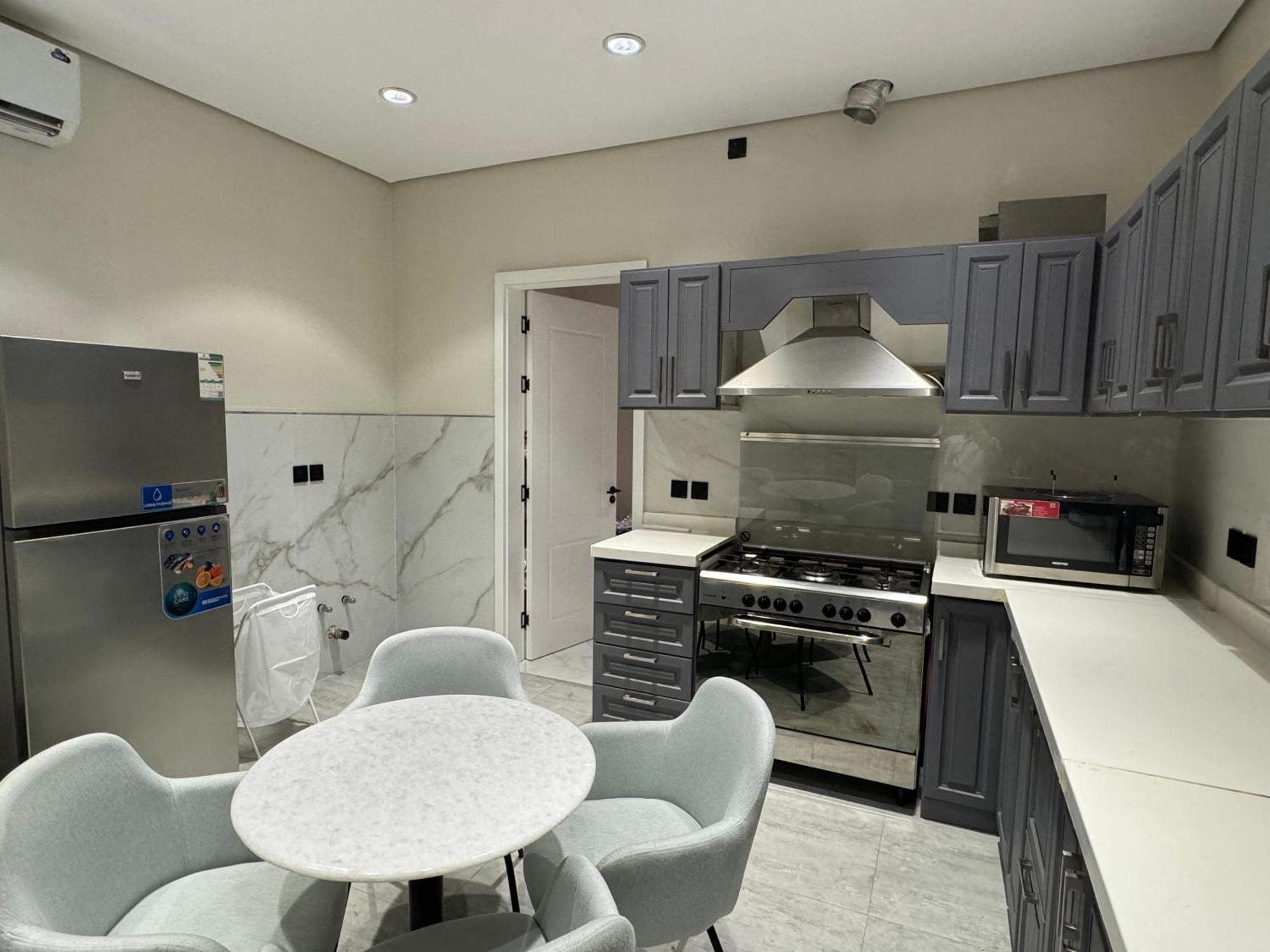 ارضية فاخرة ٣ غرف وصالة دخول ذاتي ٧ Apartment