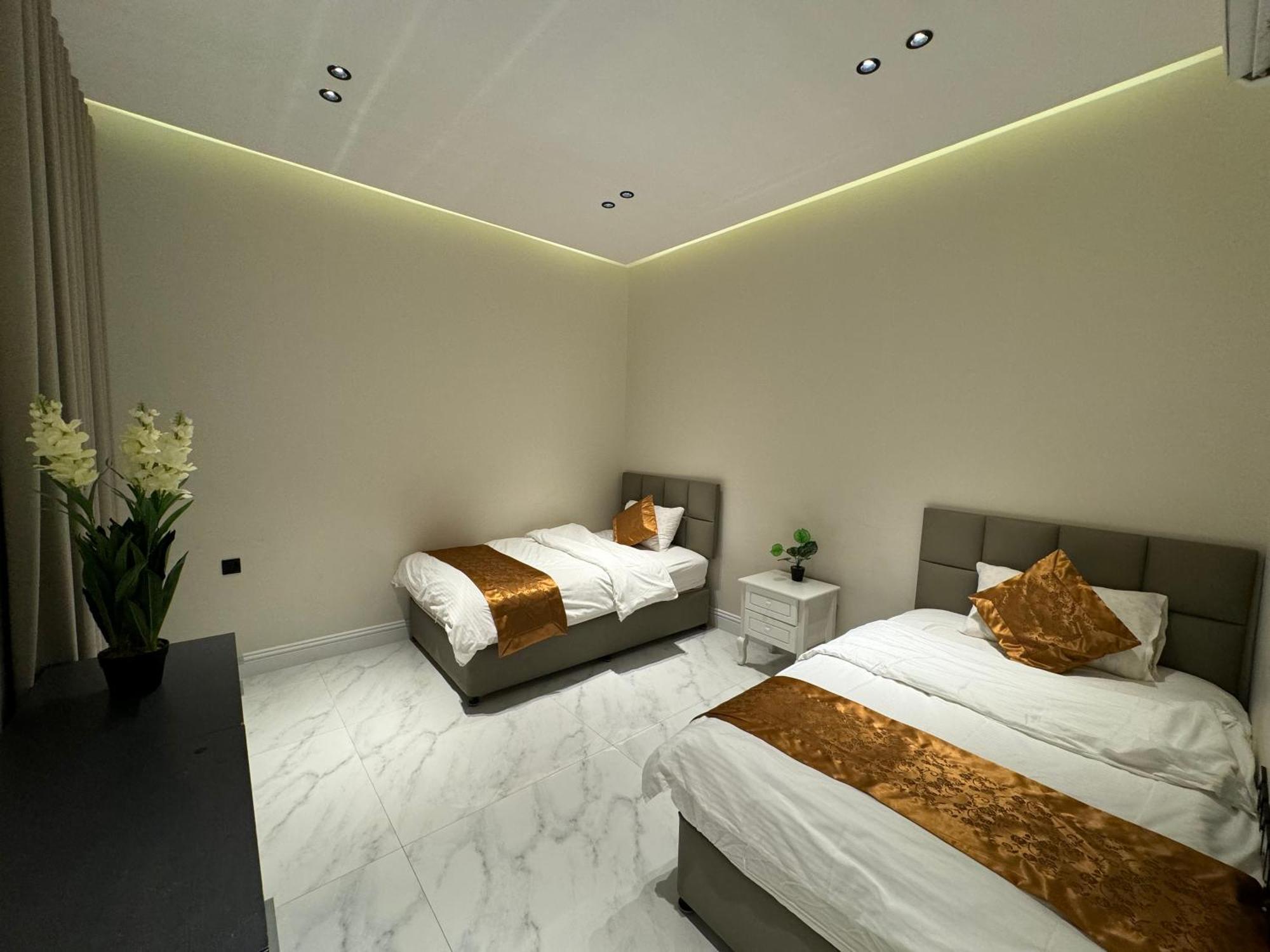 Apartment ارضية فاخرة ٣ غرف وصالة دخول ذاتي ٧ *